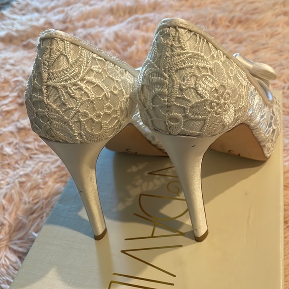 Joan & David “Da Cutie” Ivory Lace w/ Satin Bow Peep Toe Wedding Heels - Picture 3 of 6
